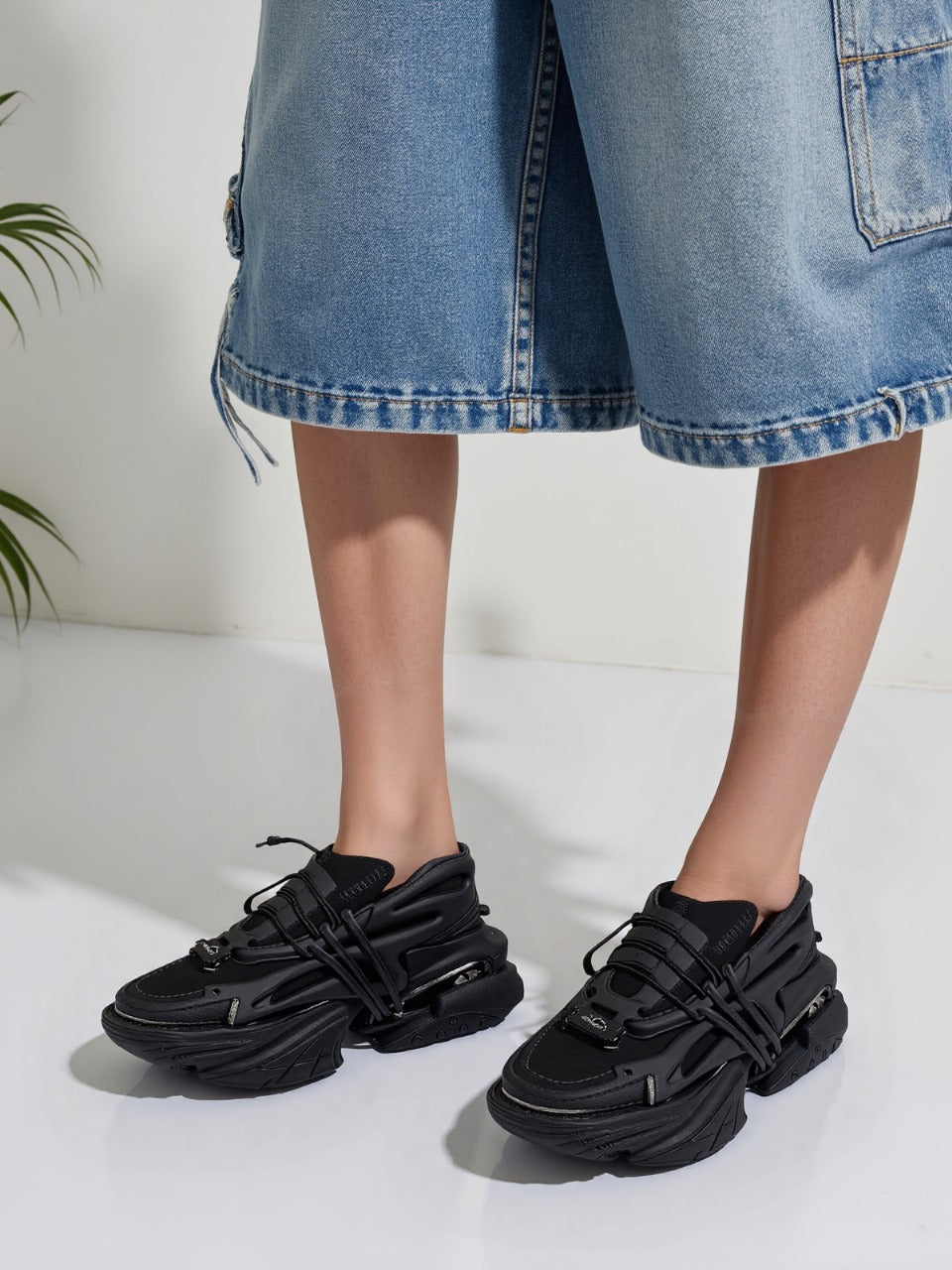 Balmain Paris Men’s Chunky Sneakers - Black